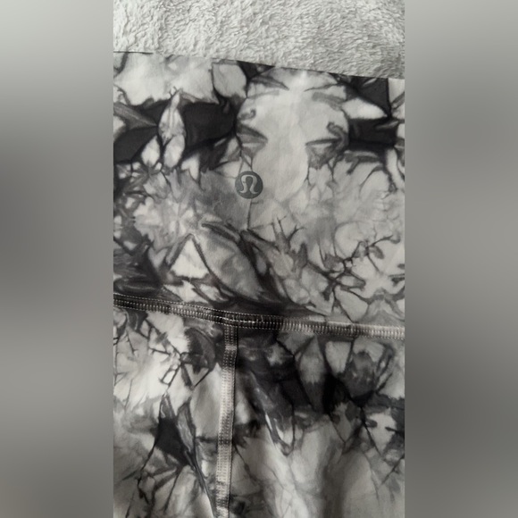lululemon leggings size 6 - Picture 2 of 3